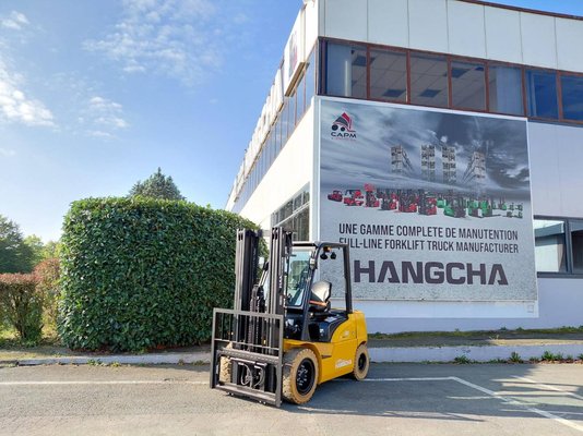 Four wheel counterbalanced forklift - XE30i ( CPD30-XEY2HA-SI )