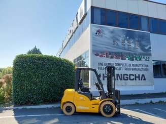 Four wheel front forklift Hangcha XE30Hi ( CPD30-XEY2H2-SI )