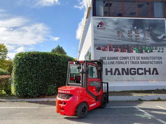 Four wheel front forklift Hangcha XF35D-2 (CPCD35-X2H7F1)