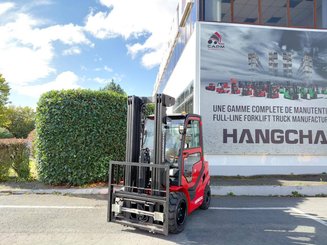 Four wheel front forklift Hangcha XF35D-2 (CPCD35-X2H7F1)