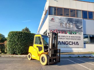 Four wheel front forklift Hangcha XE50i-500