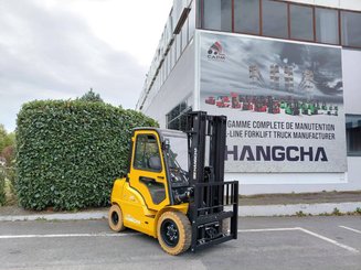 Four wheel front forklift Hangcha XE35i (CPD35-XEY2HA-SI) - 1