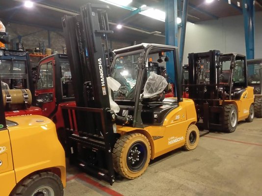 Four wheel front forklift Hangcha XE35i (CPD35-XEY2HA-SI) - 1