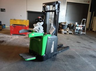 Stacker truck with folding platform Hangcha CDD16-XT1S-SI