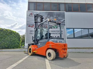 Four wheel front forklift Toyota 8FBMT50 - 2