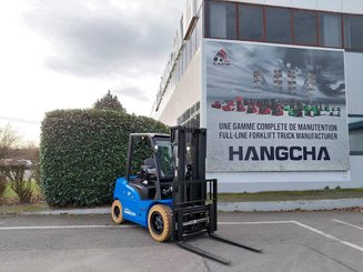 Four wheel front forklift Hangcha XE30i ( CPD30-XEY2HA-SI )