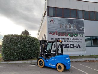 Four wheel front forklift Hangcha XE30i ( CPD30-XEY2HA-SI )