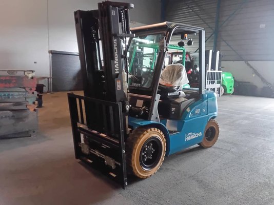 Four wheel front forklift Hangcha XE30i ( CPD30-XEY2HA-SI ) - 1