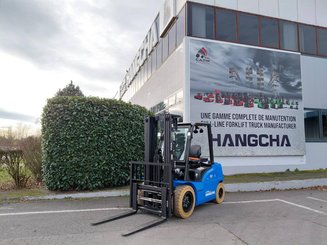 Four wheel front forklift Hangcha XE30i ( CPD30-XEY2HA-SI )