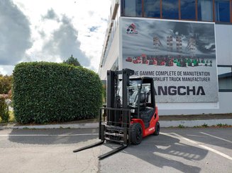 Four wheel front forklift Hangcha XF25D-2 (CPCD25-X2H7F1)