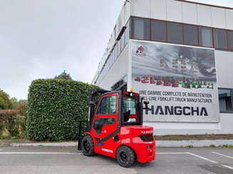 Four wheel front forklift Hangcha XF30D-2 (CPCD30-X2H7F1)