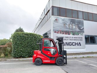Four wheel front forklift Hangcha XF30D-2 (CPCD30-X2H7F1)