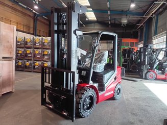 Four wheel front forklift Hangcha XF30D-2 (CPCD30-X2H7F1)