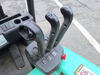Three wheel front forklift Yale ERP16VT - 10