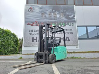 Three wheel front forklift Yale ERP16VT - 1