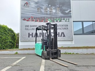 Three wheel front forklift Yale ERP16VT