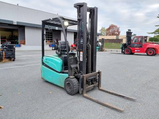 Three wheel front forklift Yale ERP16VTLWB
