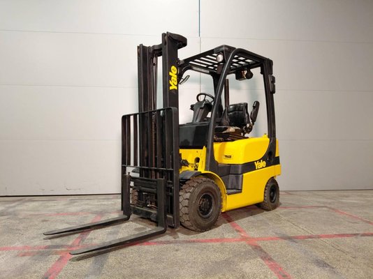 Four wheel front forklift Yale Gdp16vx - 1