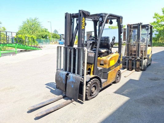 Four wheel front forklift Yale Gdp16vx - 1