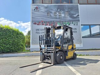 Four wheel front forklift Yale GDP25VX - 1