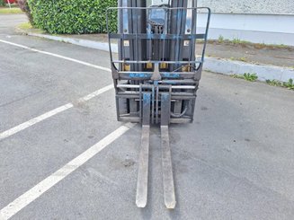 Four wheel front forklift Yale GDP25VX - 13