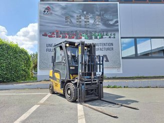 Four wheel front forklift Yale GDP25VX - 1