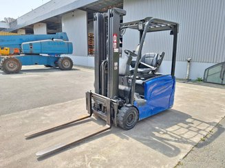 Three wheel front forklift Hyster  J16XNTLWB - 10