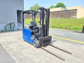 Three wheel front forklift Hyster  J16XNTLWB - 11
