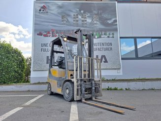 Four wheel front forklift Yale GDP18VX