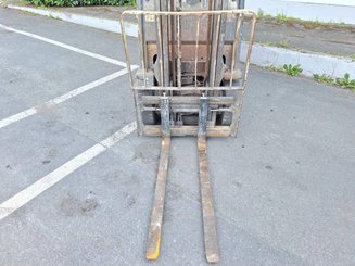 Four wheel front forklift Yale gdp16vx