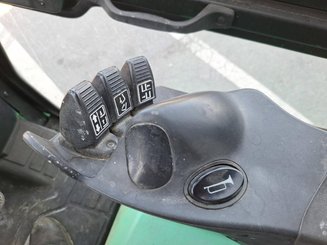 Four wheel front forklift Yale GLP30VX