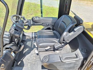 Four wheel front forklift Yale GDP80VX