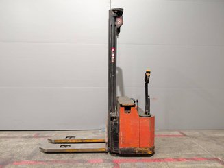 Pedestrian pallet stacker STILL EGV14
