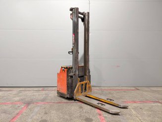 Pedestrian pallet stacker STILL EGV14