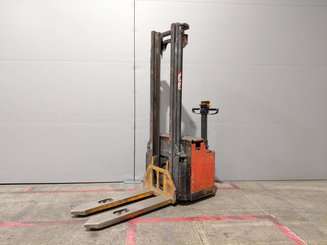 Pedestrian pallet stacker STILL EGV14