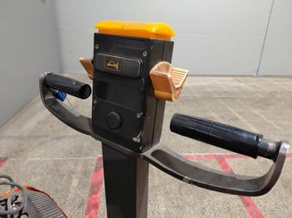 Pedestrian pallet stacker STILL EGV14