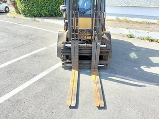 Four wheel front forklift Caterpillar DP40N - 13