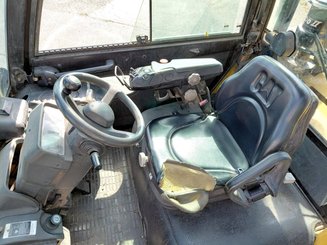 Four wheel front forklift Caterpillar DP40N - 14