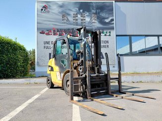 Four wheel front forklift Caterpillar DP40N - 1