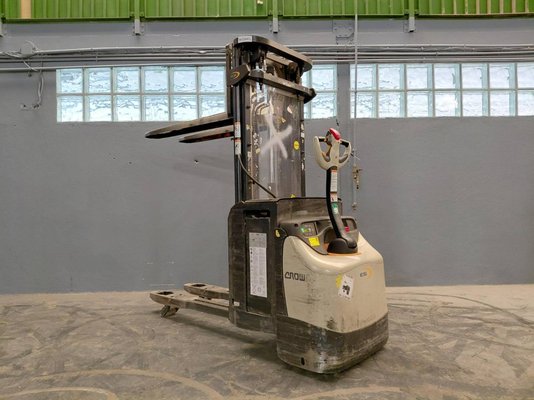 Pedestrian pallet stacker Crown ESI4000-12 - 1