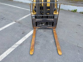 Four wheel front forklift Caterpillar GP18N