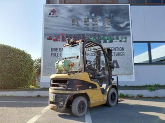 Four wheel front forklift Caterpillar GP25N