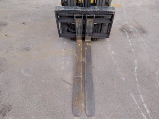 Four wheel front forklift Caterpillar GP25N2