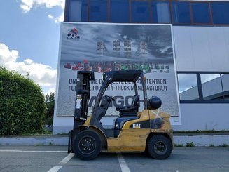 Four wheel front forklift Caterpillar GP30N