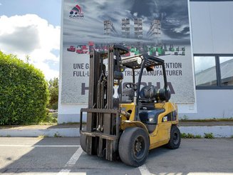 Four wheel front forklift Caterpillar GP30N