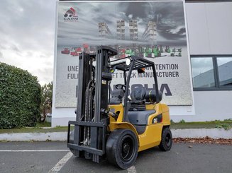 Four wheel front forklift Caterpillar GP30N