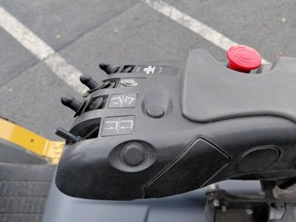 Four wheel front forklift Caterpillar GP30N