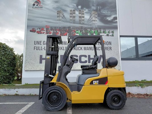 Four wheel front forklift Caterpillar GP30N - 1