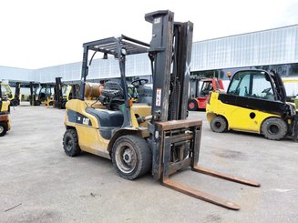 Four wheel front forklift Caterpillar GP30NTD