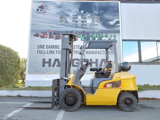 Four wheel front forklift Caterpillar GP30NTD